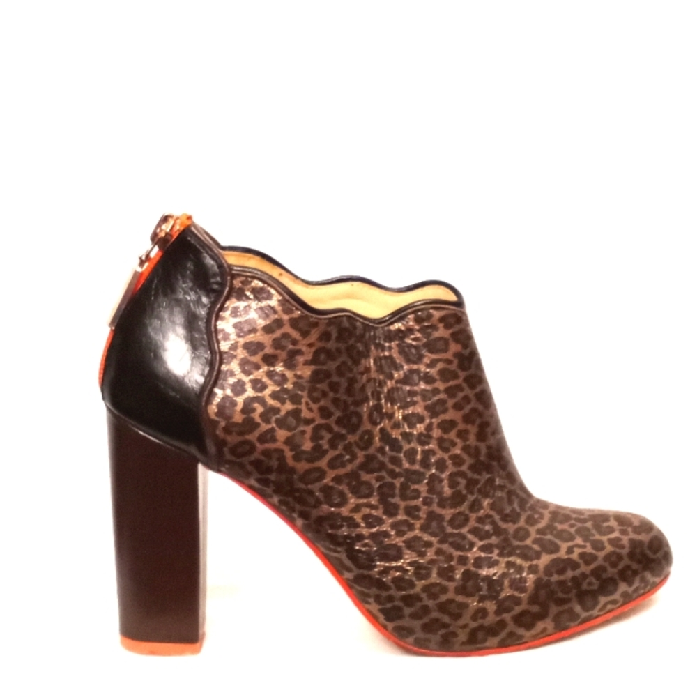 Sara Melissa Leopard Print Ankle Booties 6.5